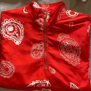 Crew neck wind breaker